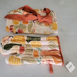 Pumpkin Harvest Apron and Oven Mitt